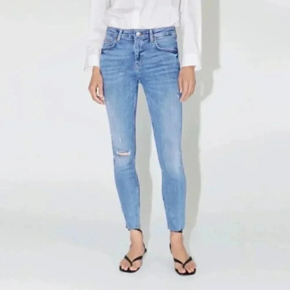 Zara Skinny Jeans Distressed Light Wash Ankle Raw  Hem Size 6